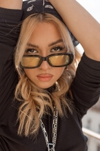 Светло зелено